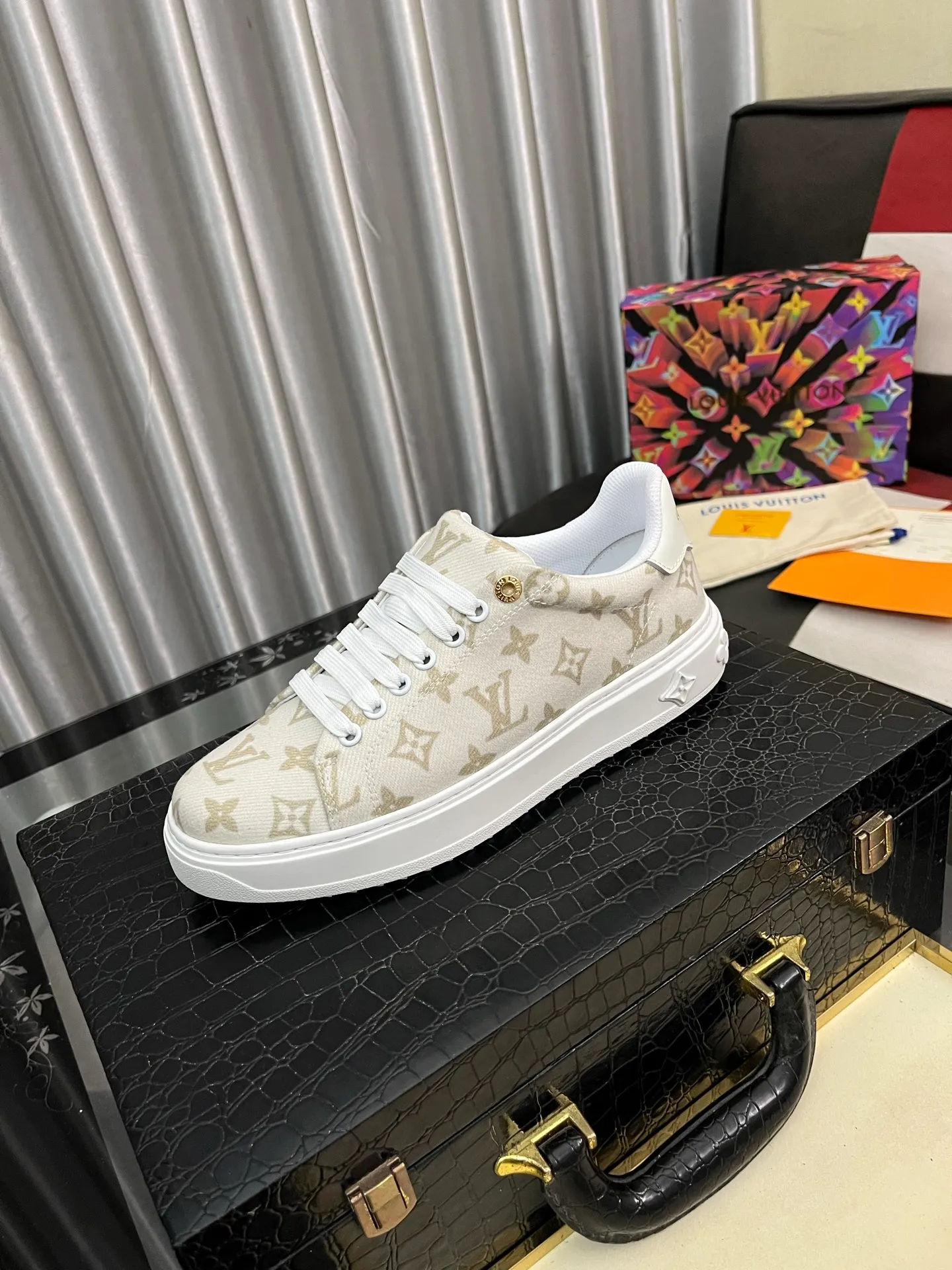 Men's shoes 💰540⌚️⌚️[Louis Vuitton LV] Dad shoes are popular casual sports shoes with outsole, breathable and comfortable, easy to walk, trendy men's versatile fly woven epoxy matching ➕leather lining➕Gucci's popular original outsole, sports and running style, super comfortable. Size 38-445️⃣Colors available